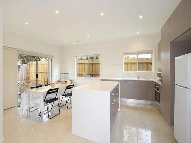 2/18 Clovis Street, Oakleigh East VIC 3166