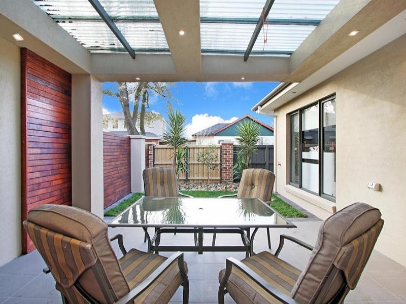 27 Ormond Road, Clayton VIC 3168