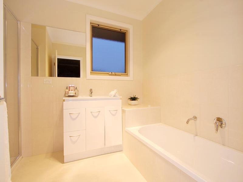 1/8 The Ridge, Glen Waverley VIC 3150