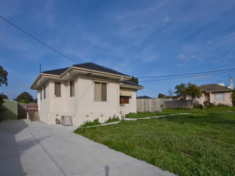 8 Moorong Street, Chadstone VIC 3148