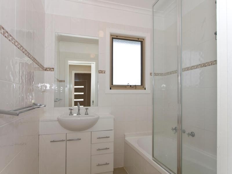 8 Moorong Street, Chadstone VIC 3148