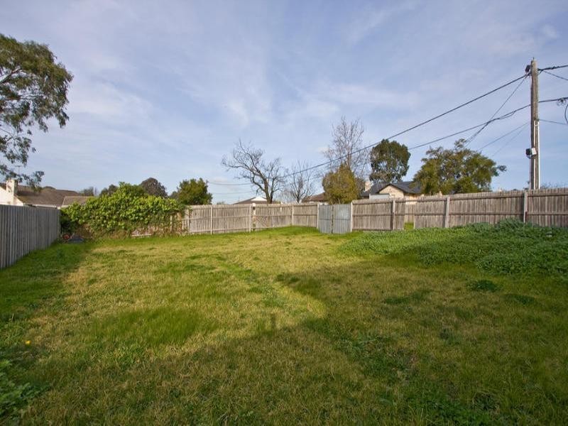 8 Moorong Street, Chadstone VIC 3148