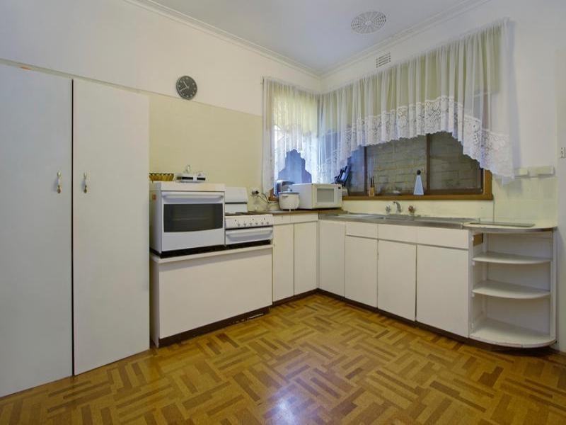 2 Sumersett Avenue, Oakleigh South VIC 3167