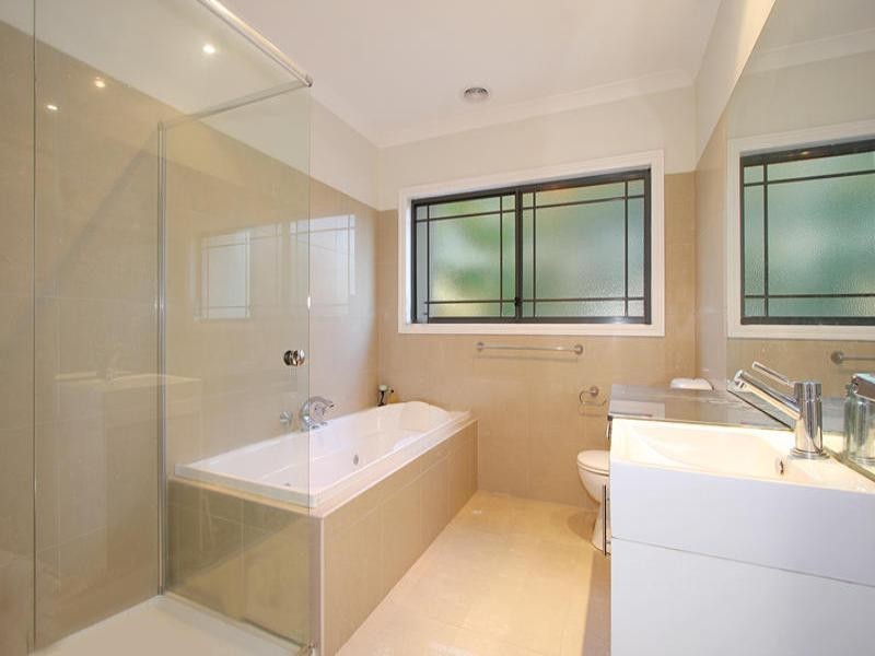 2a Alexander Avenue, Oakleigh East VIC 3166