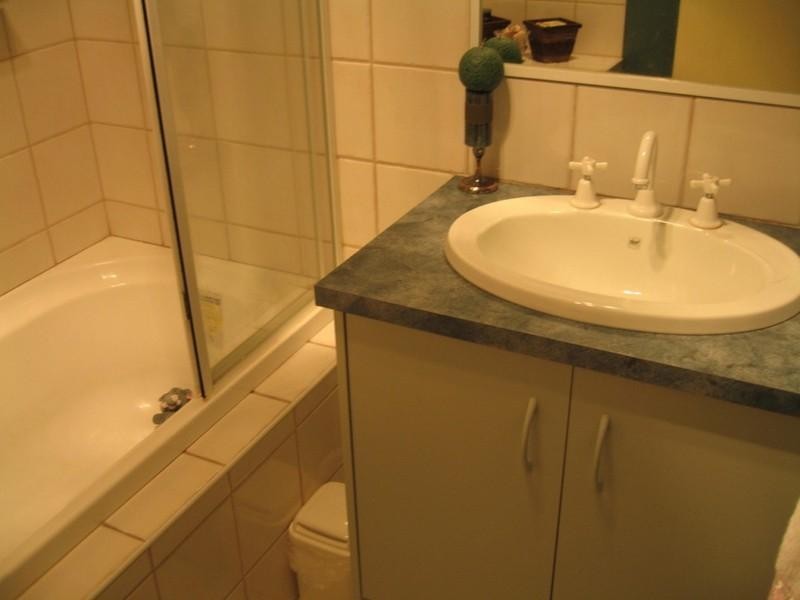 16 Elmtree Terrace, Chadstone VIC 3148