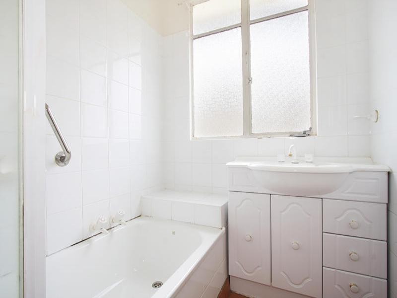 13 Woonah Street, Chadstone VIC 3148