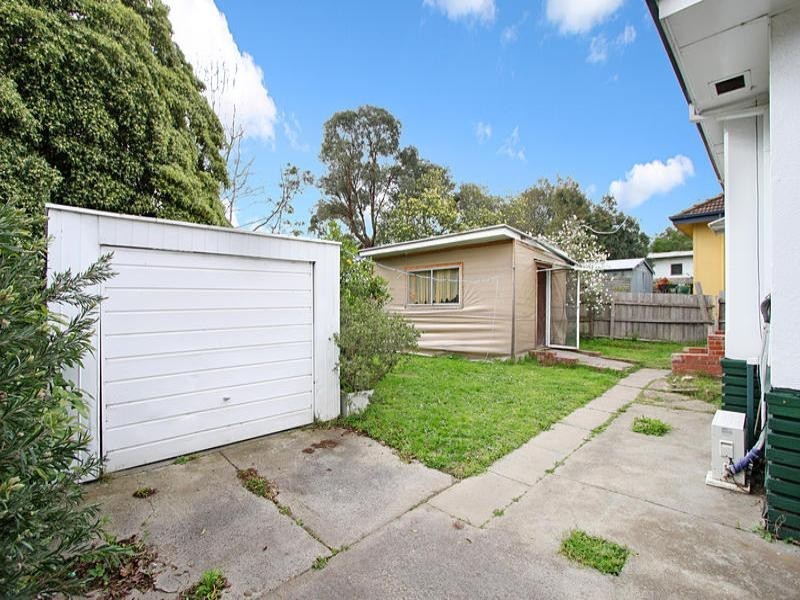 13 Woonah Street, Chadstone VIC 3148