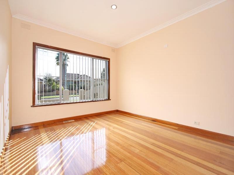 8 Kionga Street, Clayton VIC 3168