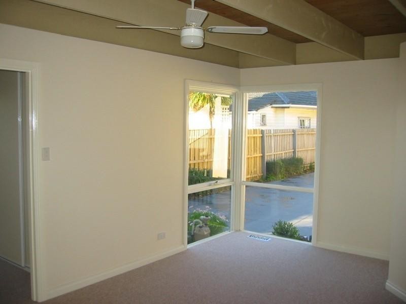 2/105 Golf Road, Oakleigh VIC 3166