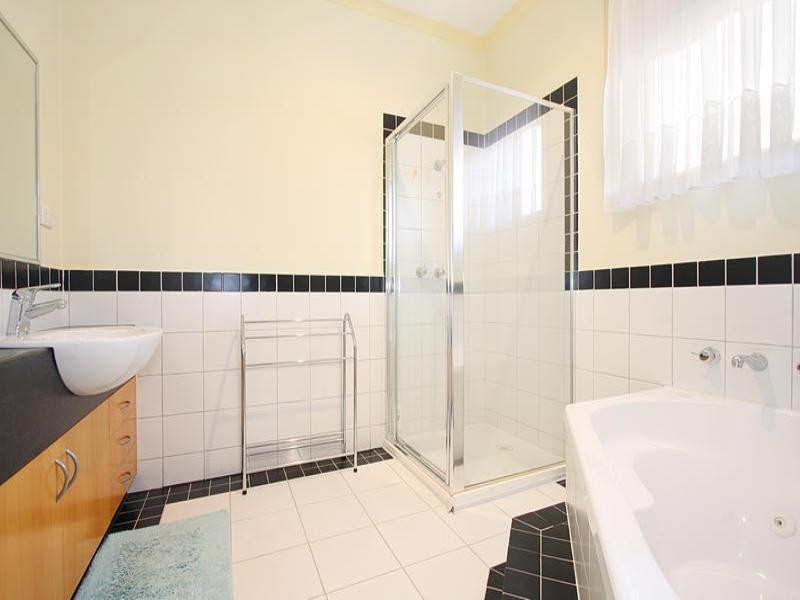 4 Baynton Street, Oakleigh East VIC 3166