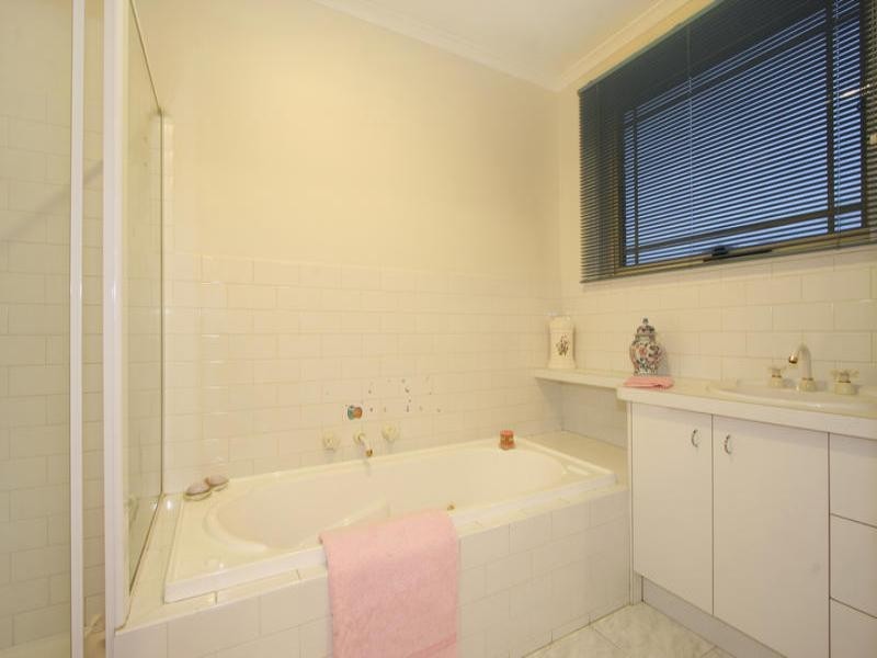 4a Swindon Road, Hughesdale VIC 3166