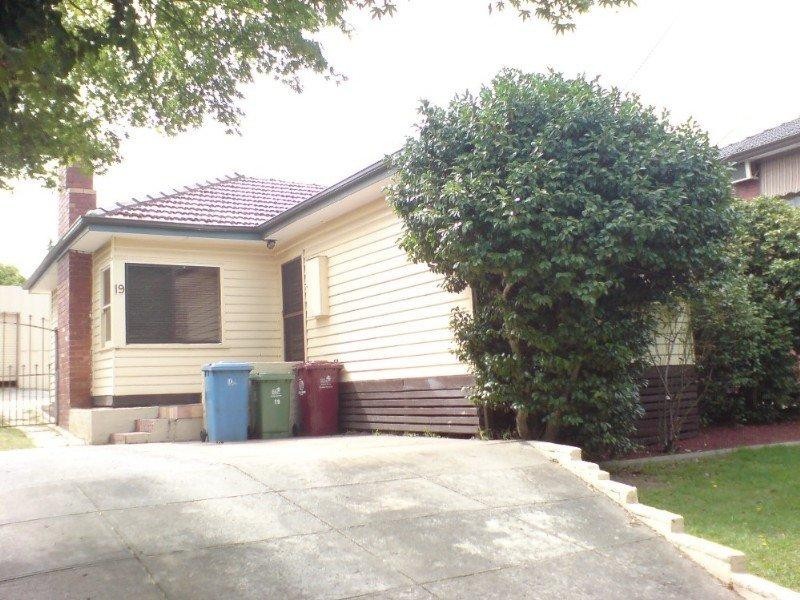 19 Alexander Avenue, Dandenong VIC 3175