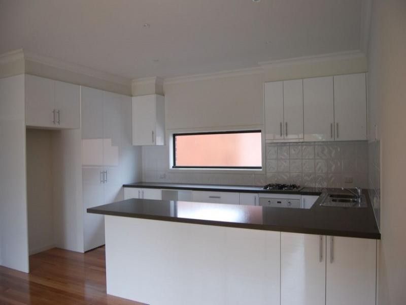 1/2 Montpellier Road, Burwood VIC 3125