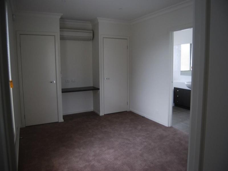 1/2 Montpellier Road, Burwood VIC 3125