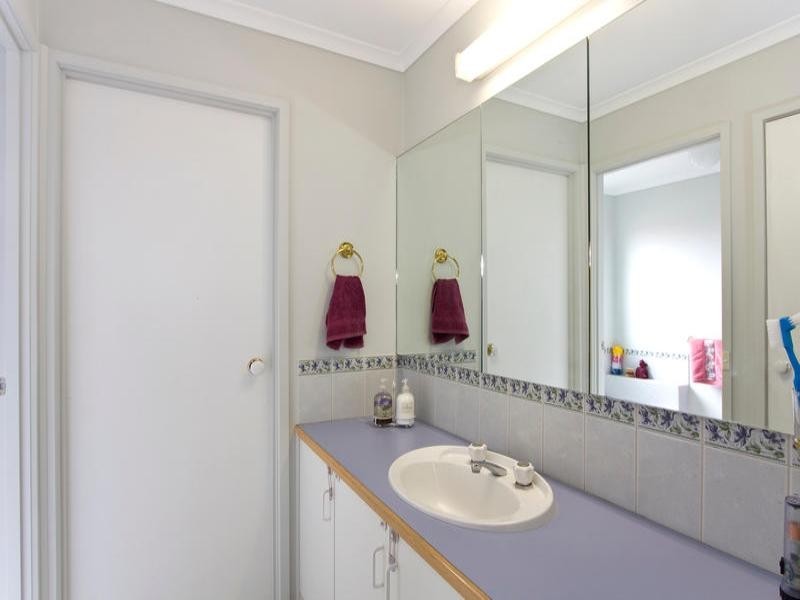 24 Brindalee Mews, Chadstone VIC 3148