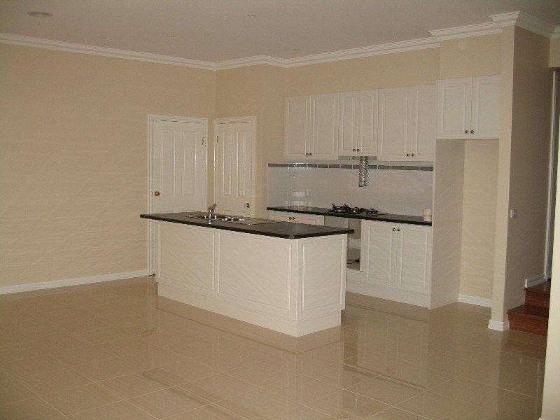 2/10 Woonah Street, Chadstone VIC 3148