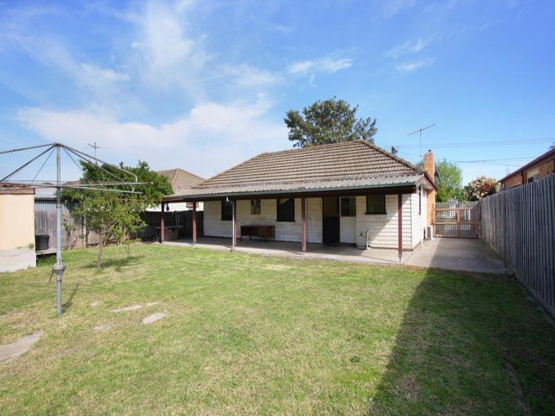 4 Harlington Street, Clayton VIC 3168