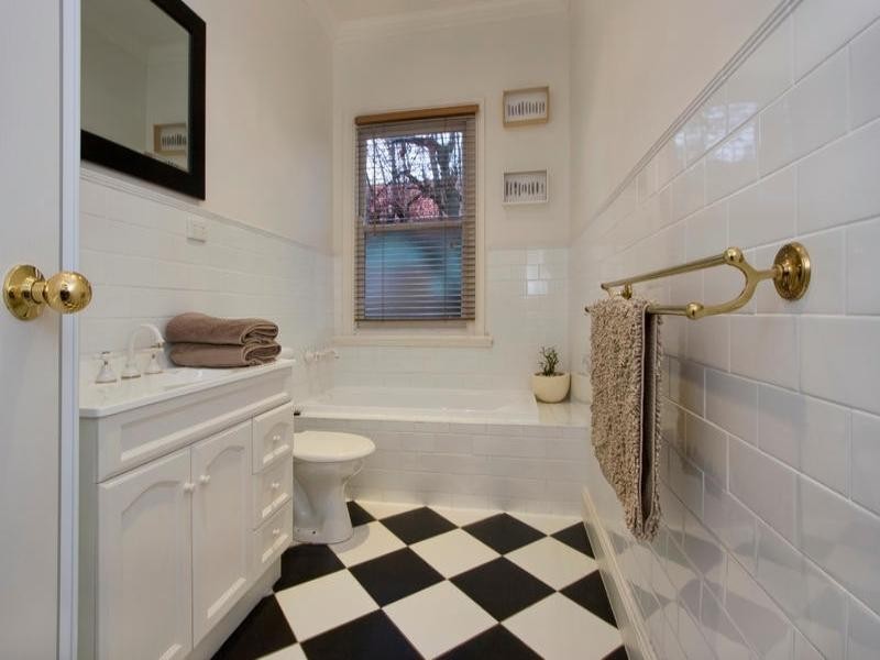 5 Swindon Road, Hughesdale VIC 3166