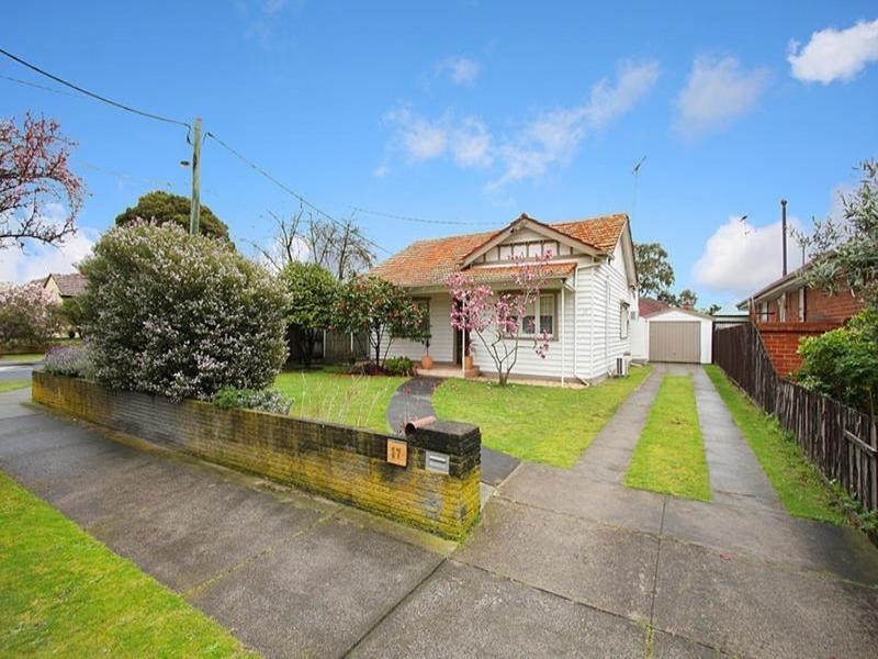 17 Sumersett Avenue, Oakleigh South VIC 3167