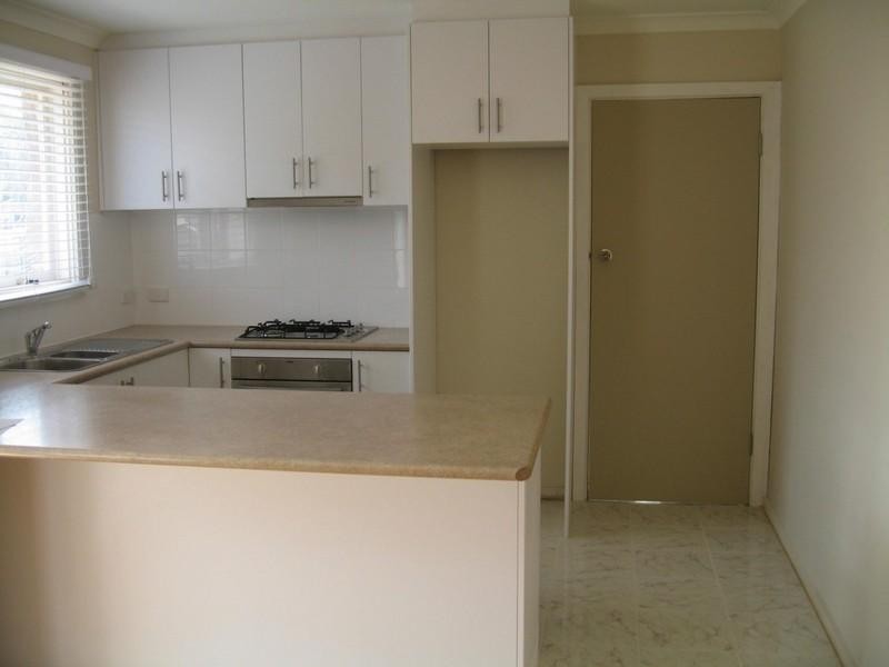 1/4 Cabena Crescent, Chadstone VIC 3148