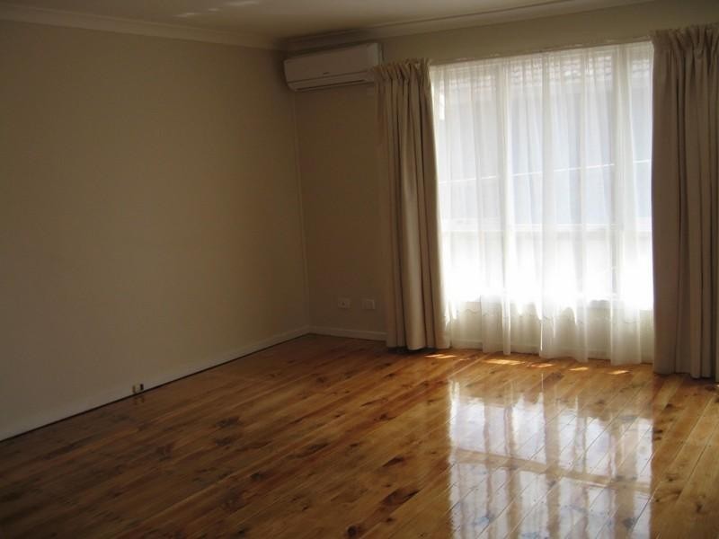 1/4 Cabena Crescent, Chadstone VIC 3148