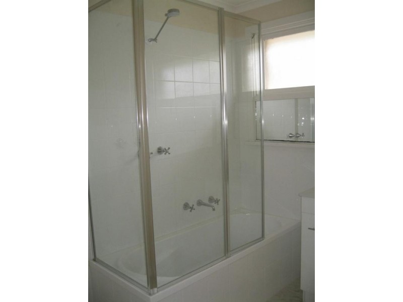 1/4 Cabena Crescent, Chadstone VIC 3148