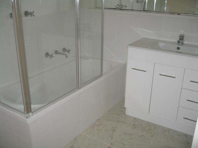 1/4 Cabena Crescent, Chadstone VIC 3148