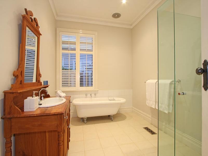 39 Carlisle Crescent, Hughesdale VIC 3166