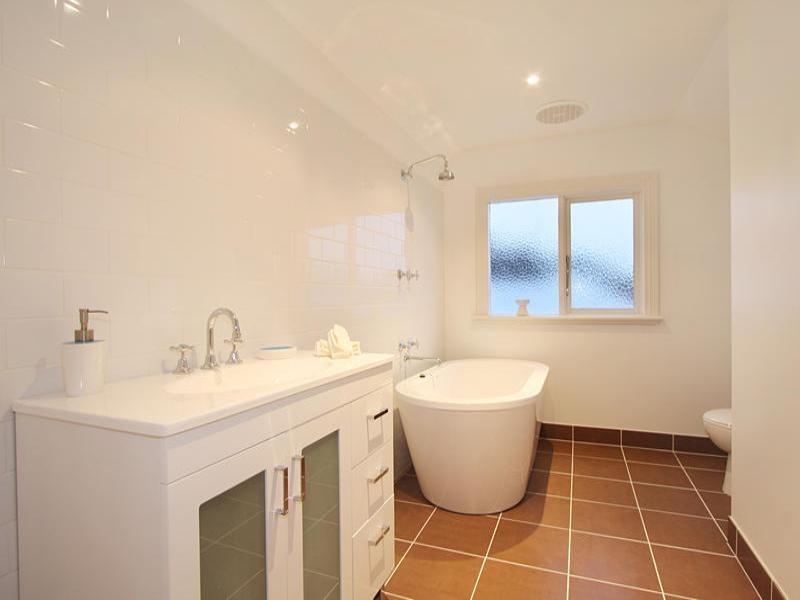 39 Carlisle Crescent, Hughesdale VIC 3166