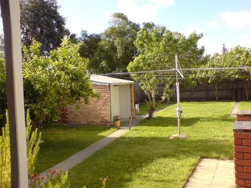 11 Rugby Road, Hughesdale VIC 3166