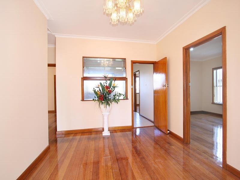 8 Kionga Street, Clayton VIC 3168