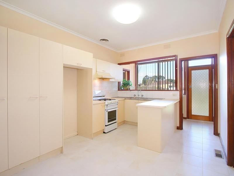 8 Kionga Street, Clayton VIC 3168