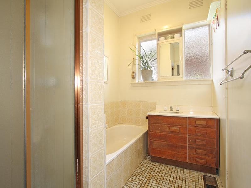 5 Drummond Street, Chadstone VIC 3148