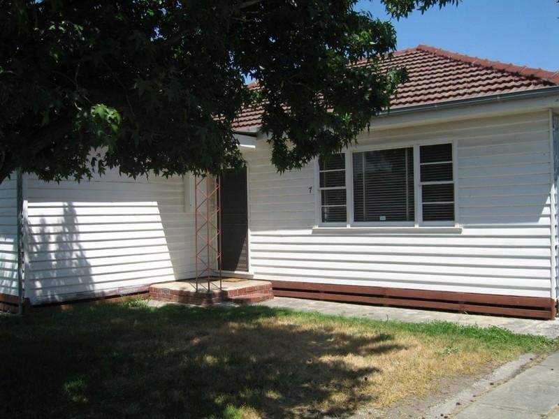 7 Ormond Road, Clayton VIC 3168