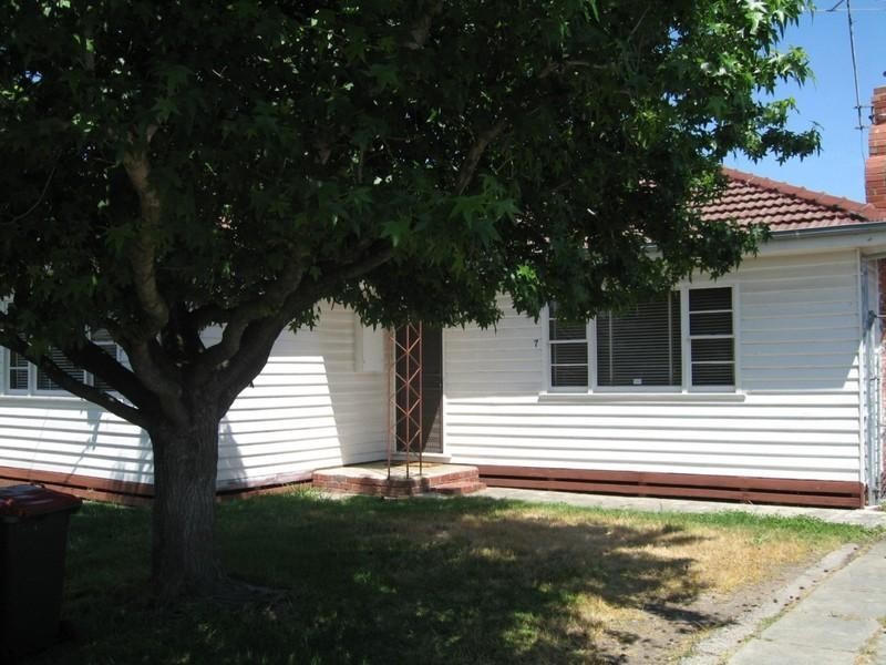 7 Ormond Road, Clayton VIC 3168