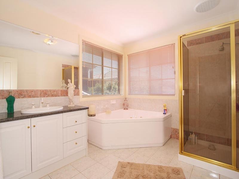 6 Baynton Street, Oakleigh East VIC 3166