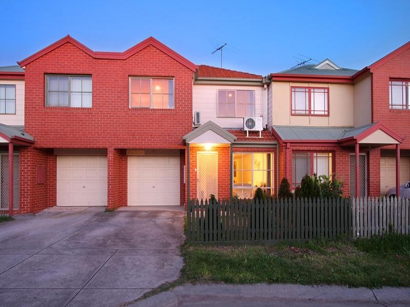 19 Crown Close, Oakleigh East VIC 3166