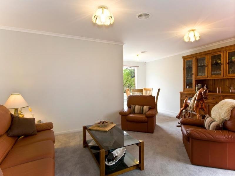 24 Brindalee Mews, Chadstone VIC 3148