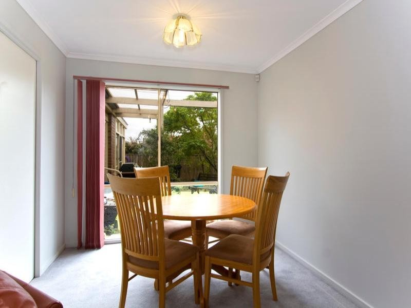 24 Brindalee Mews, Chadstone VIC 3148