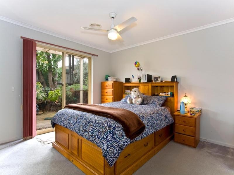 24 Brindalee Mews, Chadstone VIC 3148