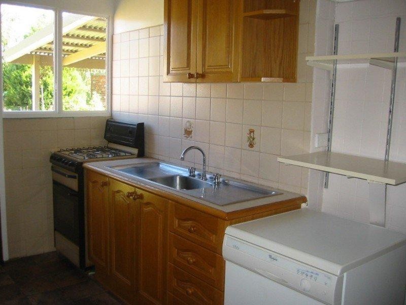 100 Kangaroo Road, Hughesdale VIC 3166