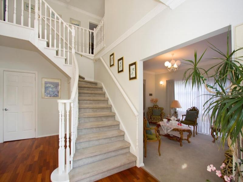 6 Outlook Court, Chadstone VIC 3148