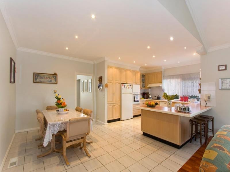 6 Outlook Court, Chadstone VIC 3148