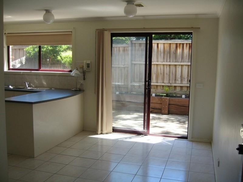 10 Elmtree Terrace, Chadstone VIC 3148