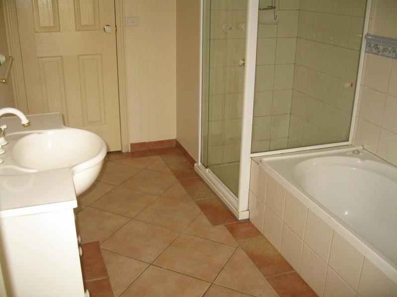 4 Bayview Street, Clayton VIC 3168