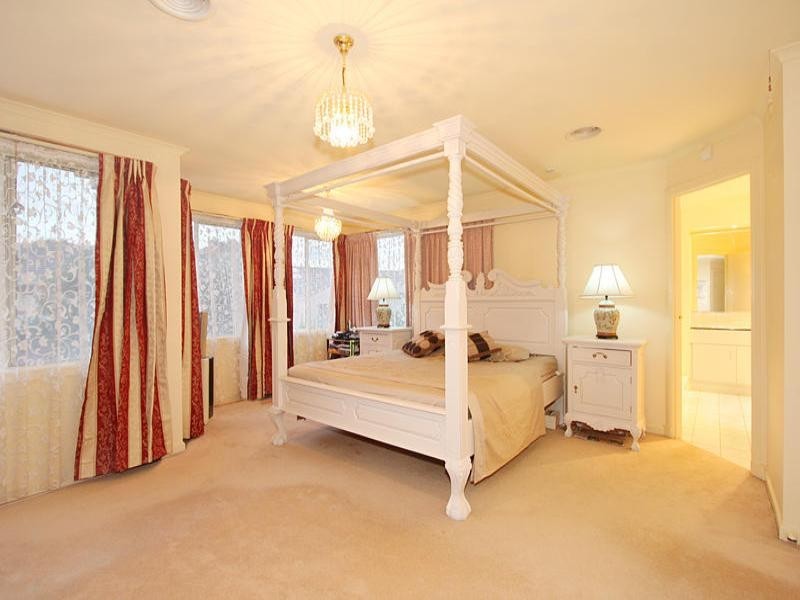 15 Argyle Close, Hughesdale VIC 3166