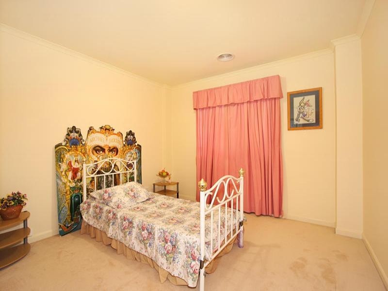 15 Argyle Close, Hughesdale VIC 3166