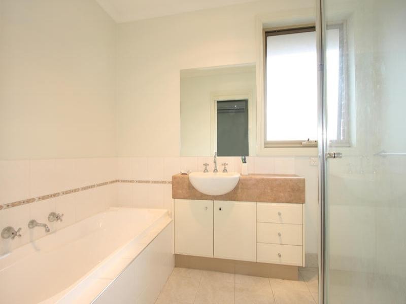 3/11 Churchill Avenue, Chadstone VIC 3148