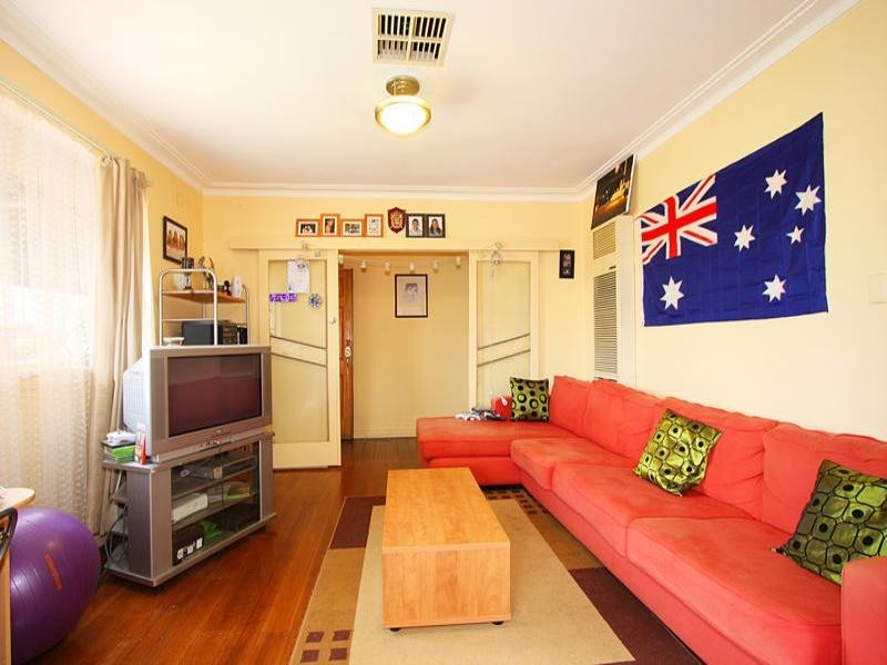 1/4 Oakes Avenue, Clayton South VIC 3169