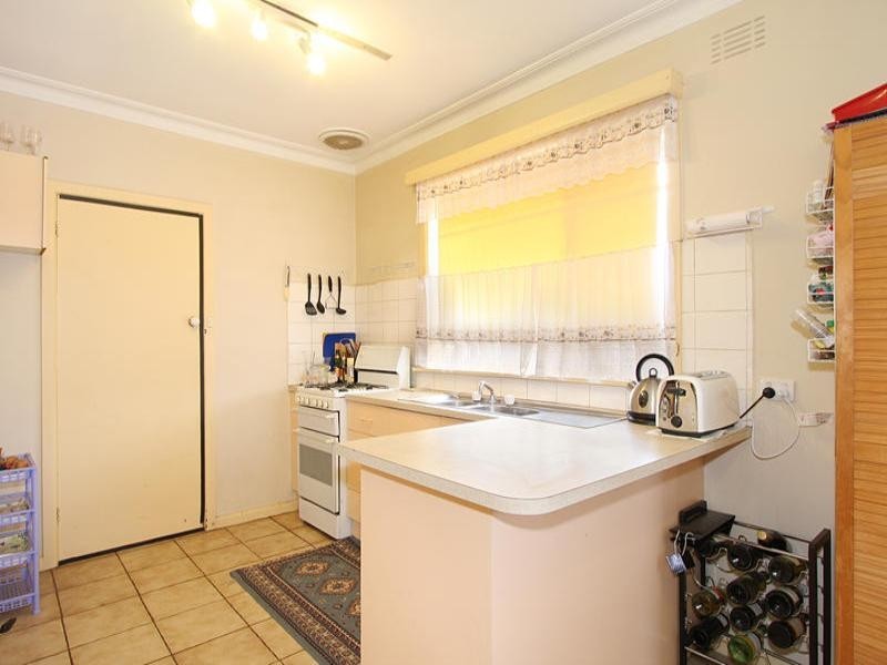 1/4 Oakes Avenue, Clayton South VIC 3169